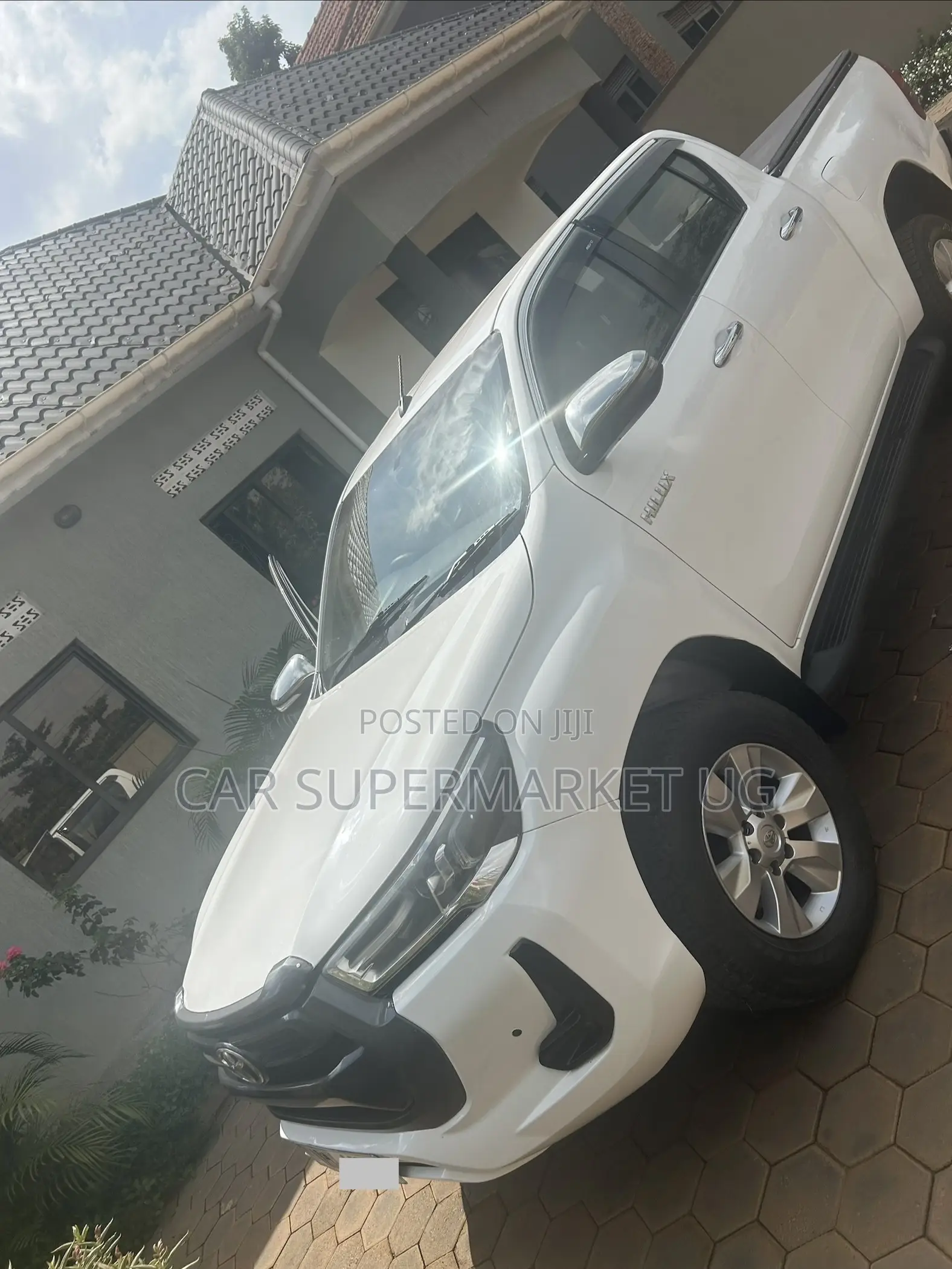Toyota Hilux 2021 White