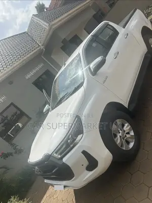 Toyota Hilux 2021 White