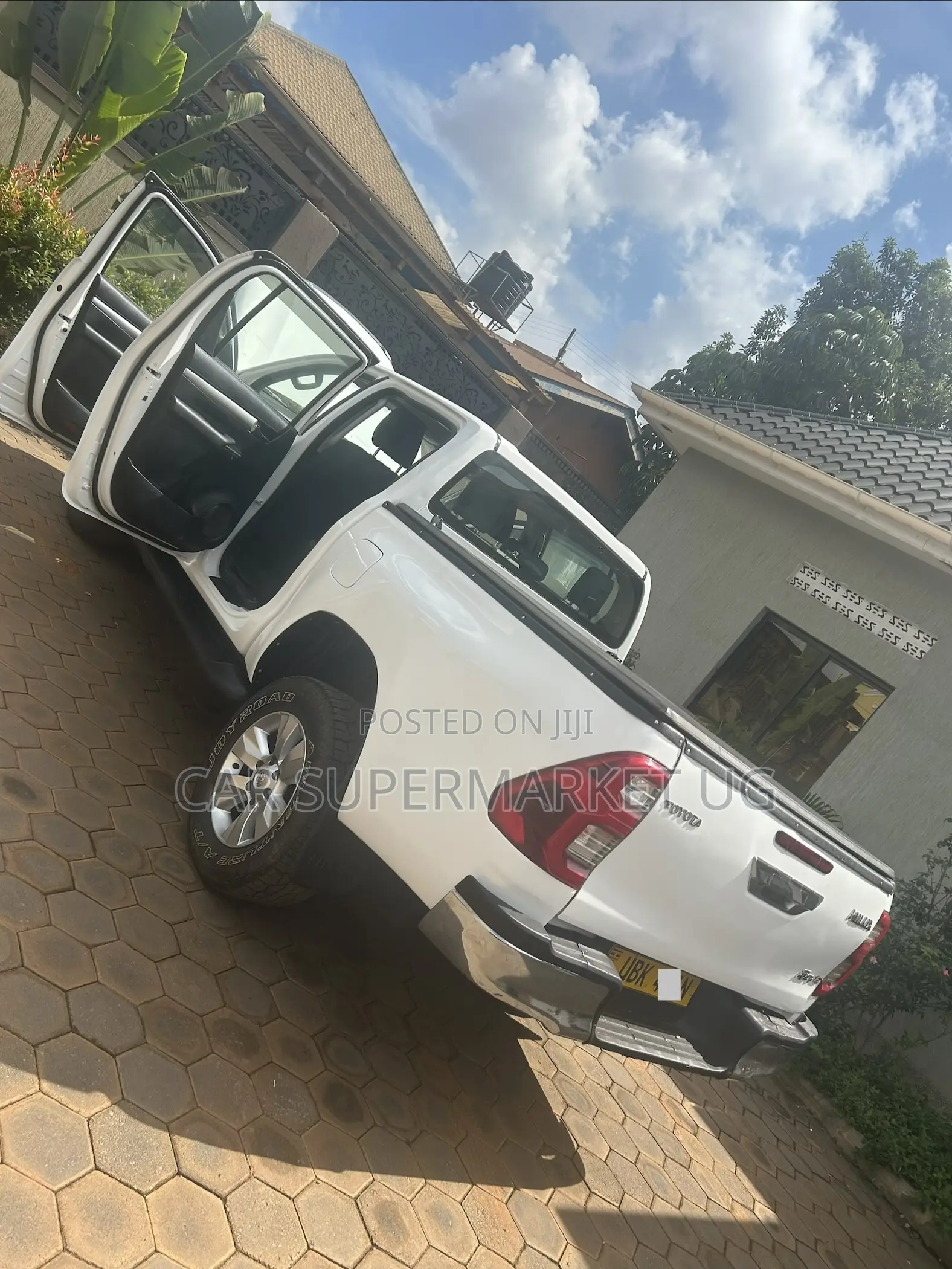 Toyota Hilux 2021 White