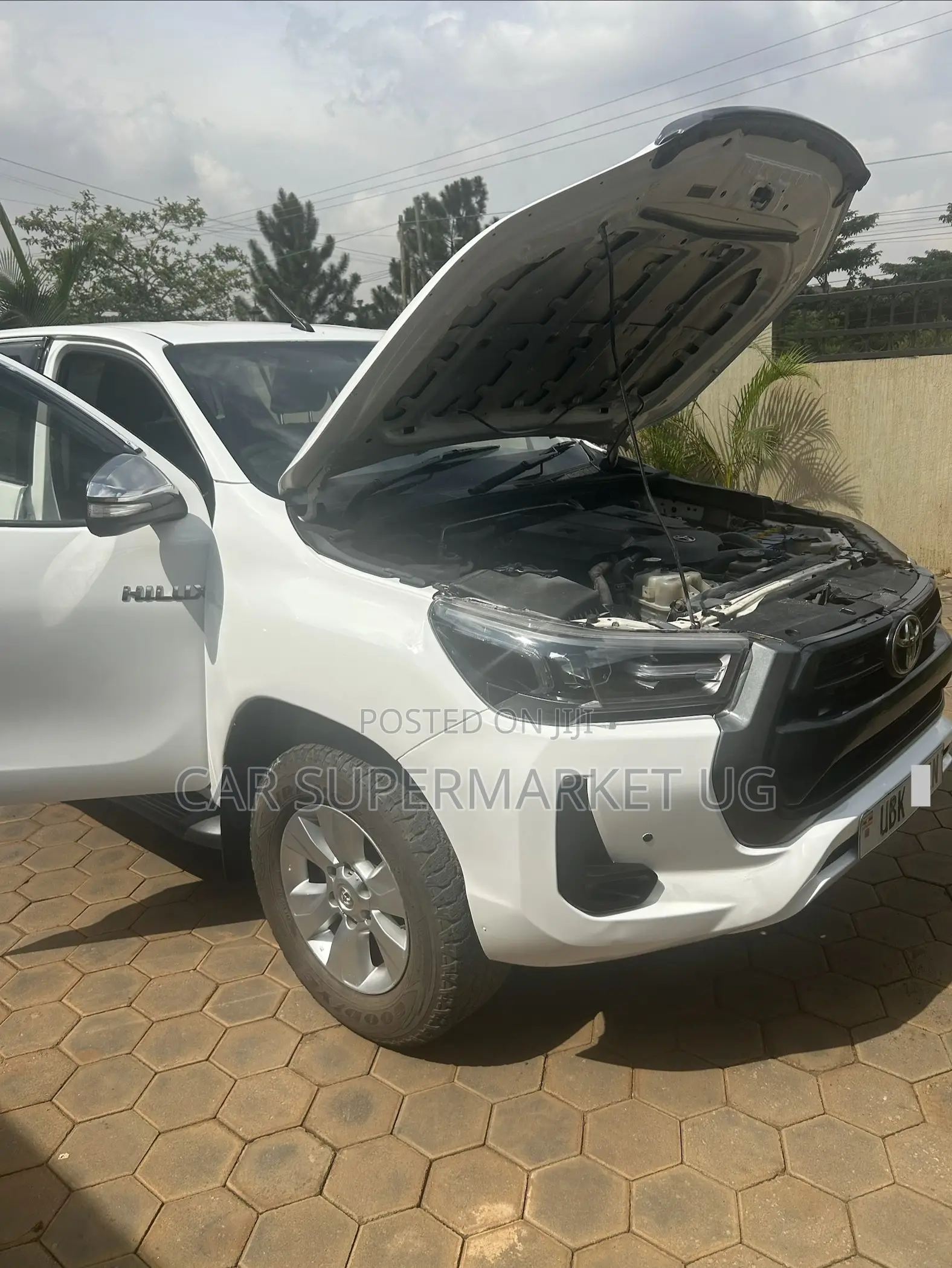 Toyota Hilux 2021 White