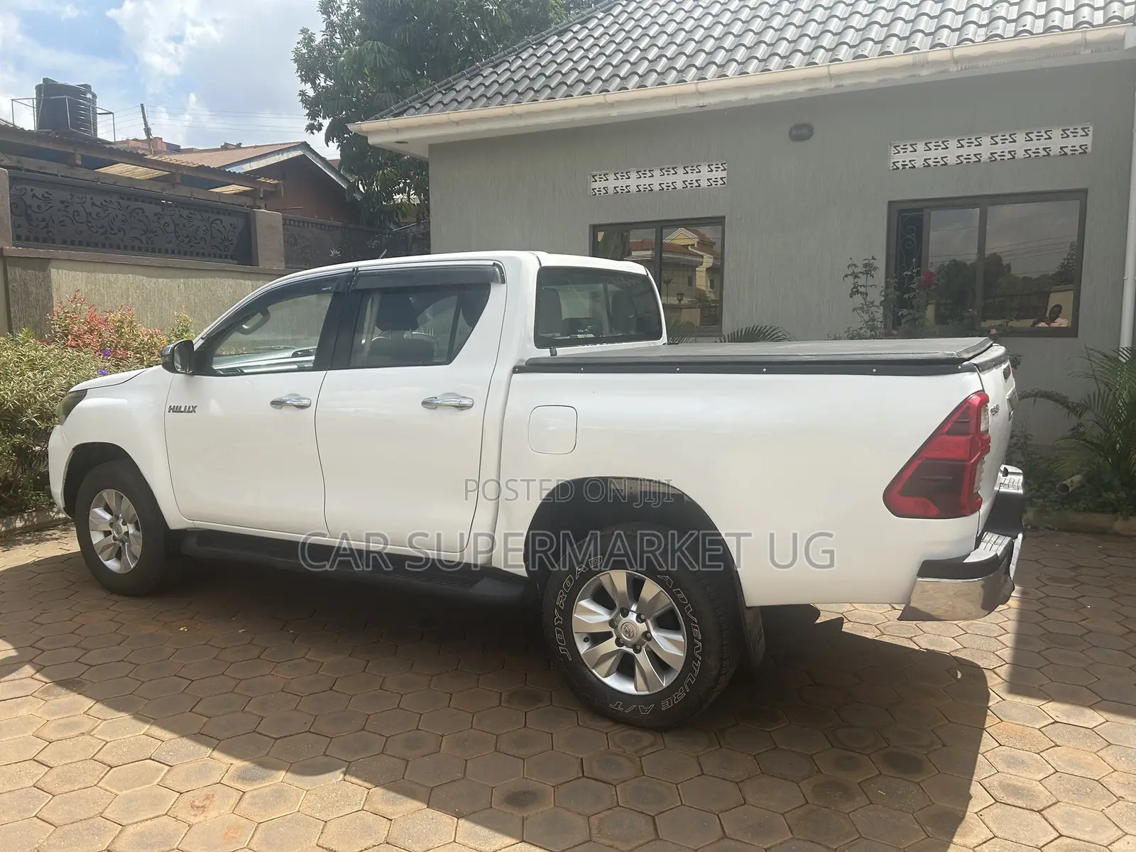 Toyota Hilux 2021 White