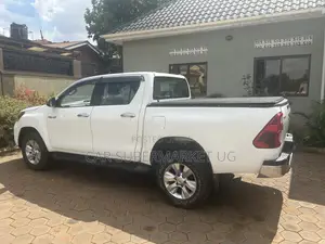 Toyota Hilux 2021 White