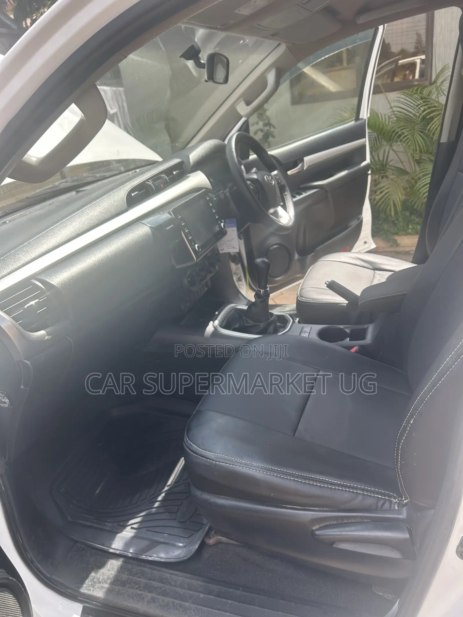 Toyota Hilux 2021 White