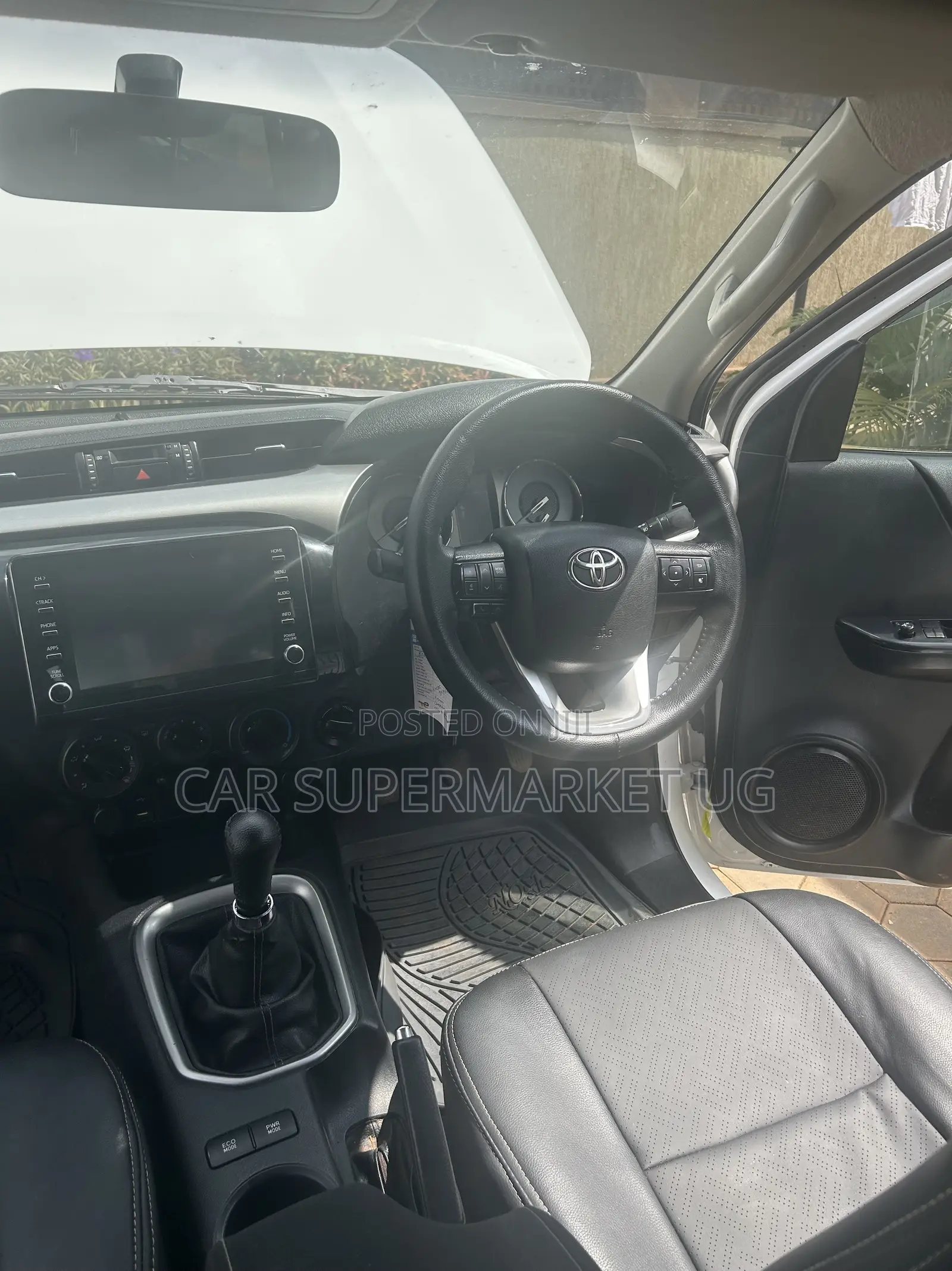 Toyota Hilux 2021 White