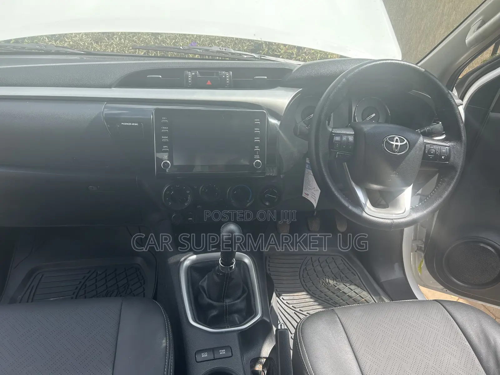 Toyota Hilux 2021 White