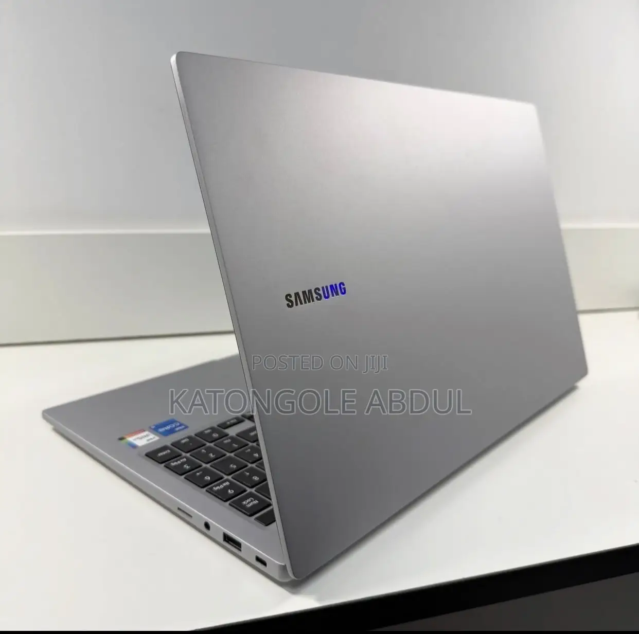 New Laptop Samsung Galaxy Book4 8GB Intel Core Ultra 5 SSD 512GB