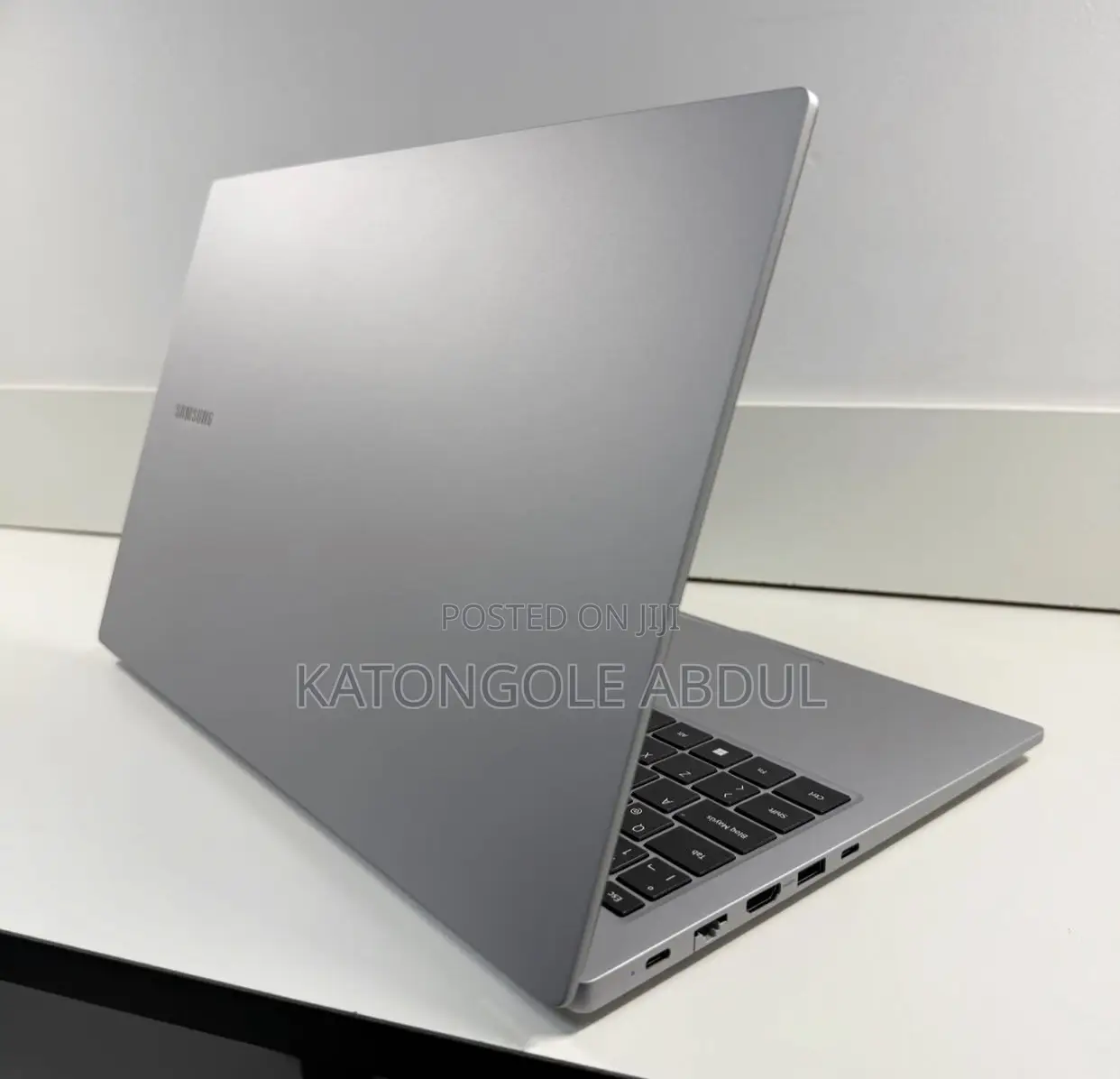 New Laptop Samsung Galaxy Book4 8GB Intel Core Ultra 5 SSD 512GB