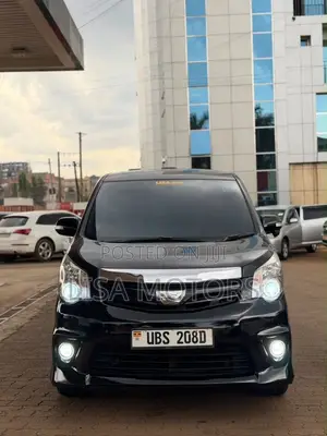 Toyota Noah 2.0 143hp AWD (7 Seater) 2013 Black