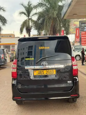 Toyota Noah 2.0 143hp AWD (7 Seater) 2013 Black