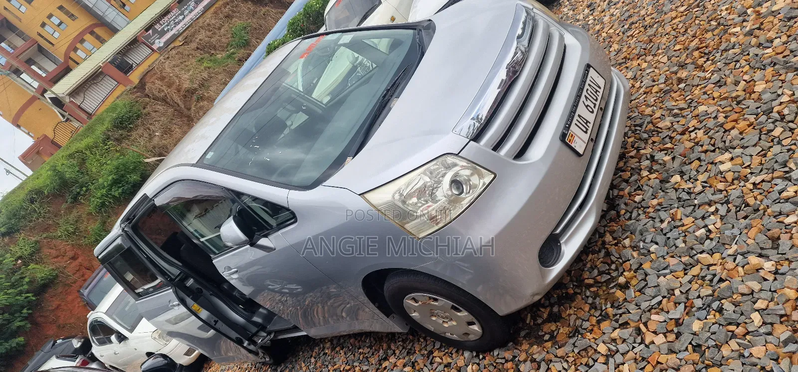 Toyota Noah 2.0 143hp AWD (8 Seater) 2010 White
