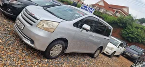 Toyota Noah 2.0 143hp AWD (8 Seater) 2010 White