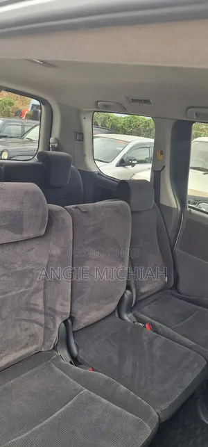 Toyota Noah 2.0 143hp AWD (8 Seater) 2010 White