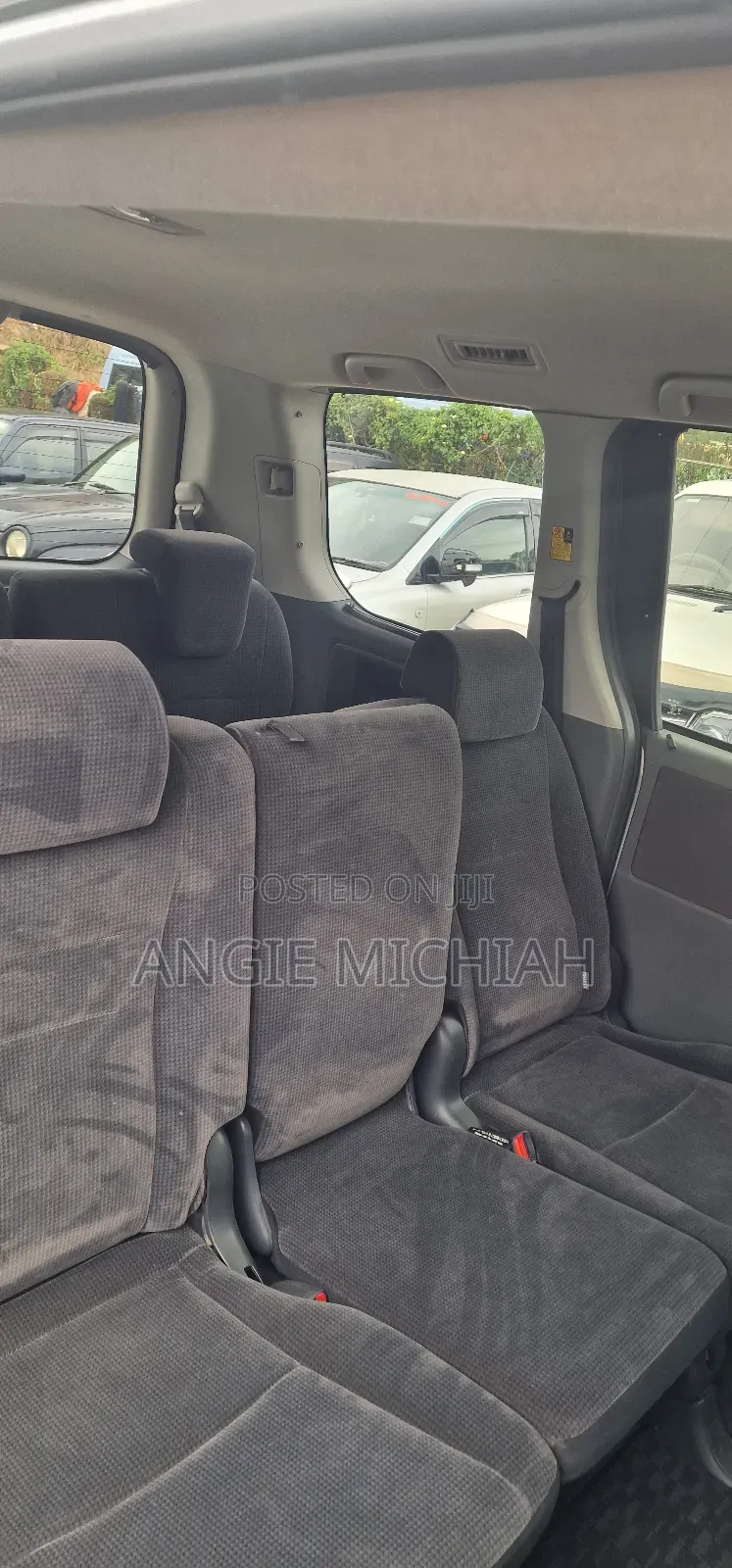 Toyota Noah 2.0 143hp AWD (8 Seater) 2010 White