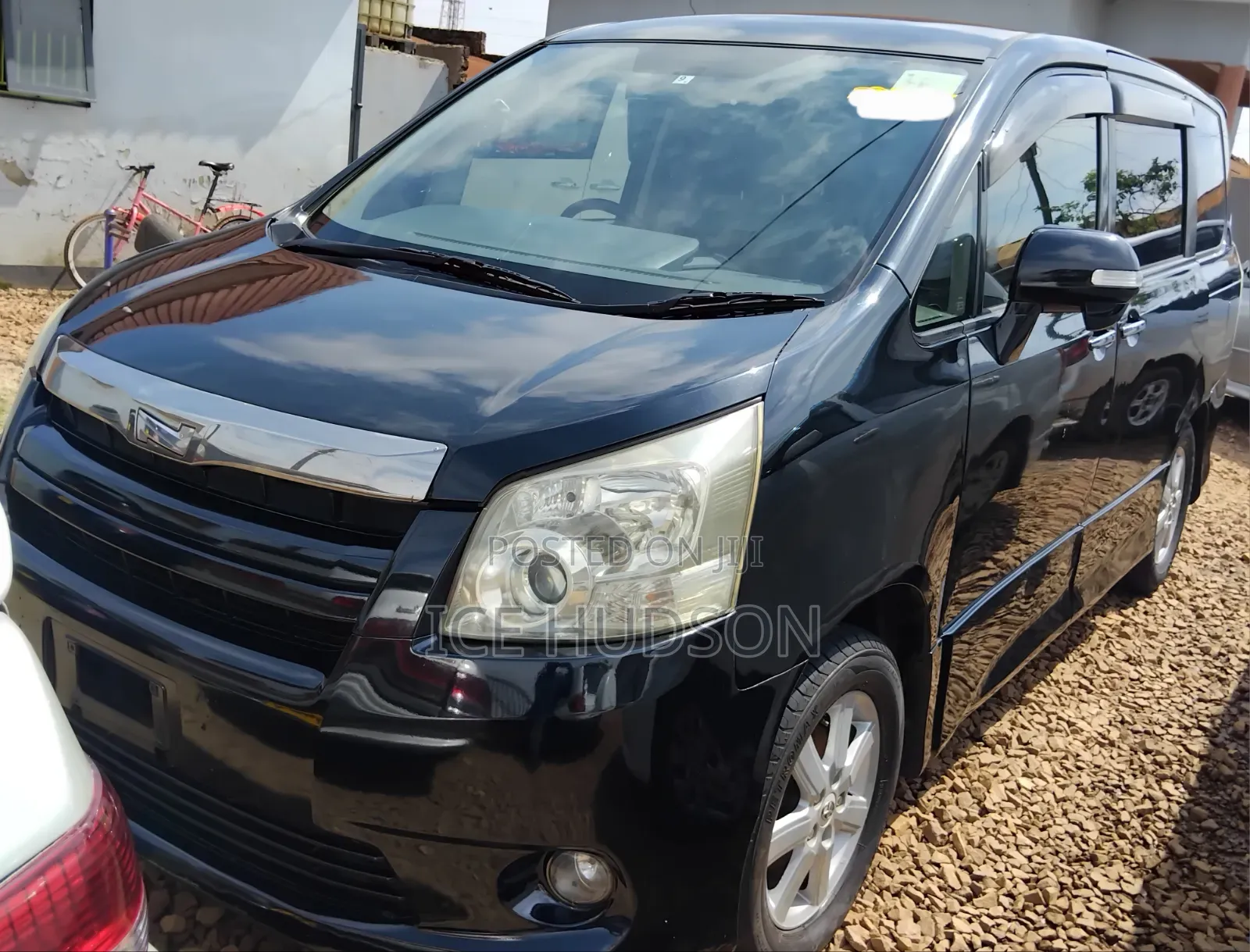 Toyota Noah 2010 Black
