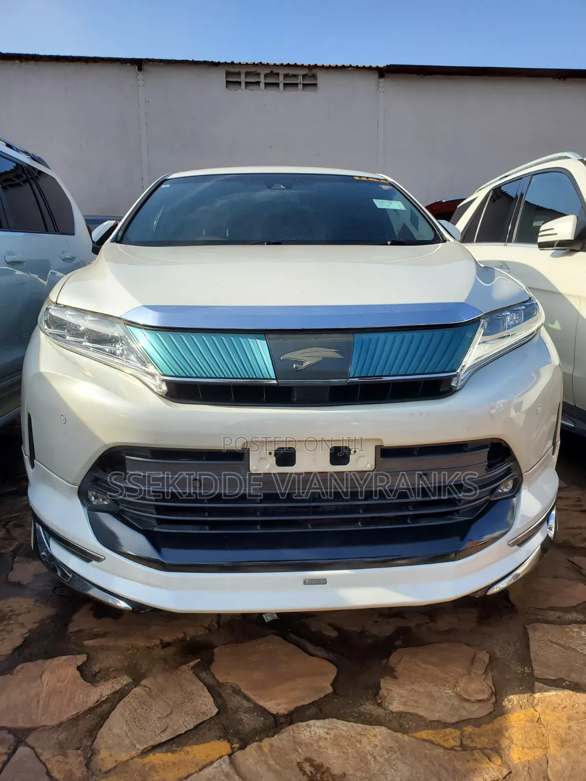 Toyota Harrier 2.0 2017 White