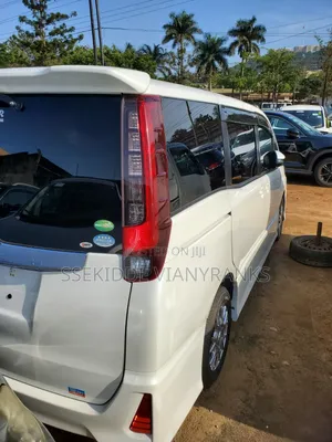 Toyota Noah 2.0 AWD (8 Seater) 2016 White