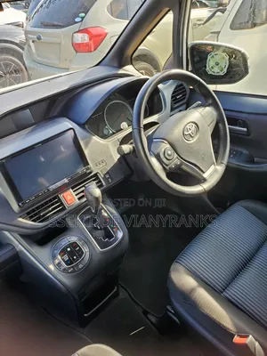 Toyota Noah 2.0 AWD (8 Seater) 2016 White
