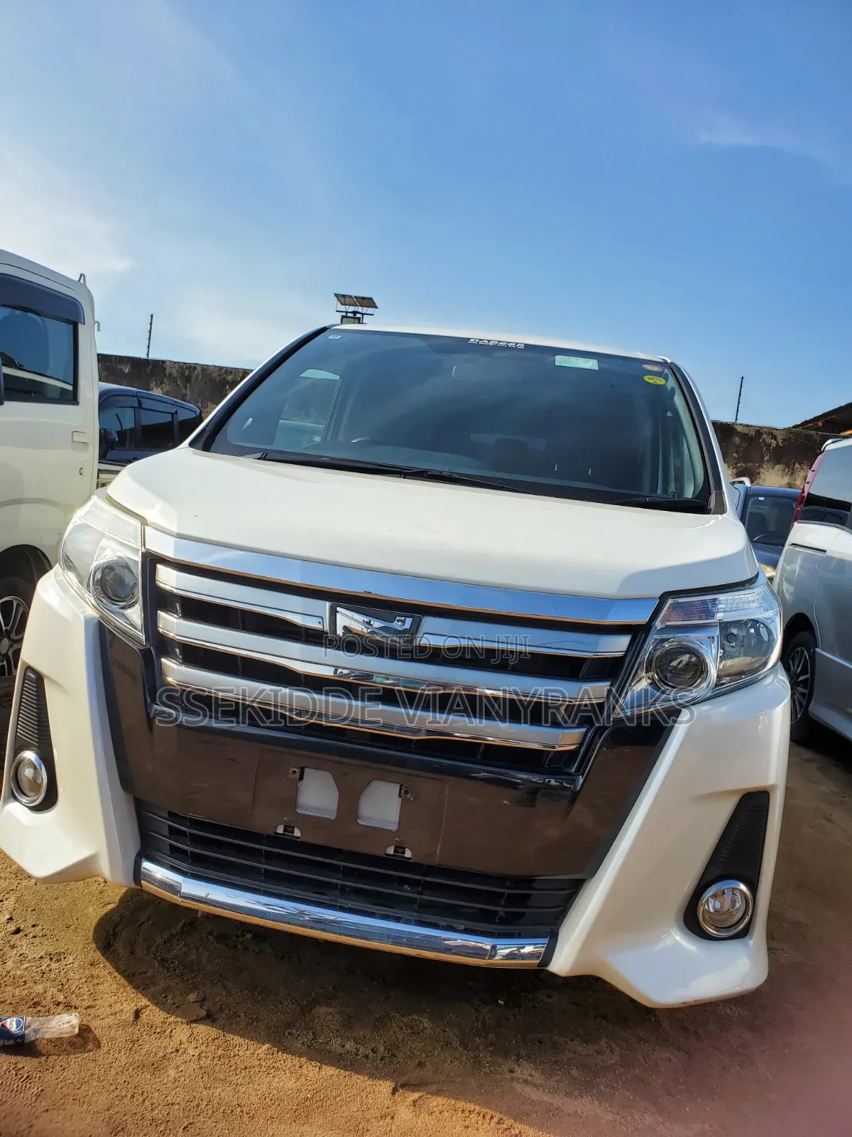 Toyota Noah 2.0 AWD (8 Seater) 2016 White