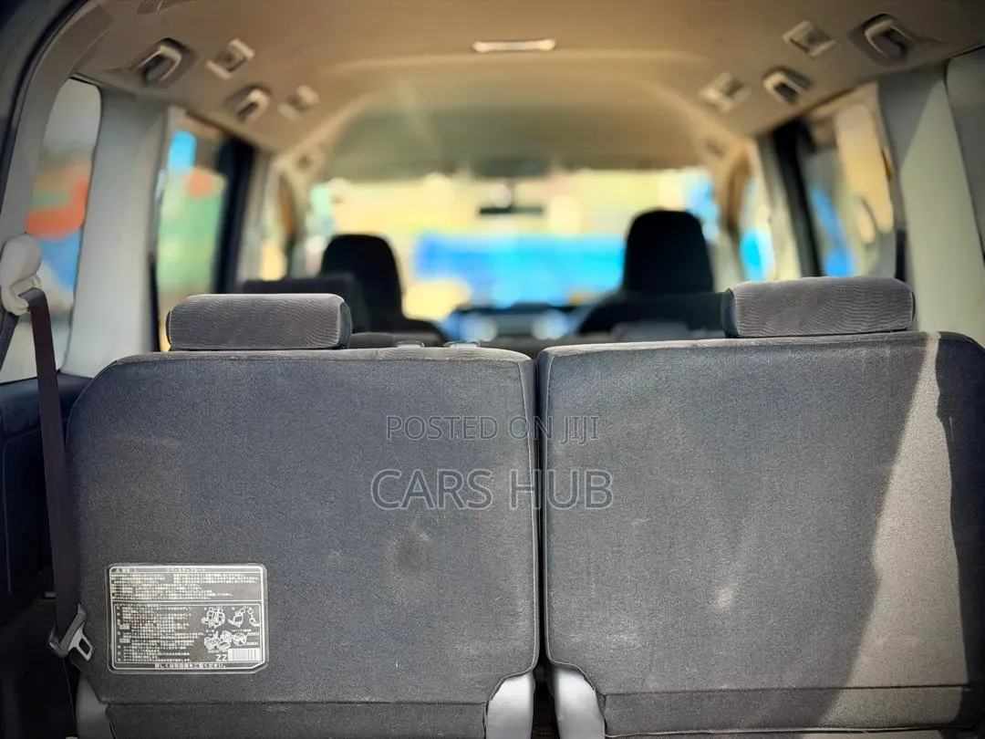 Toyota Noah 2.0 143hp AWD (8 Seater) 2012 Black