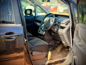 Toyota Noah 2.0 143hp AWD (8 Seater) 2012 Black