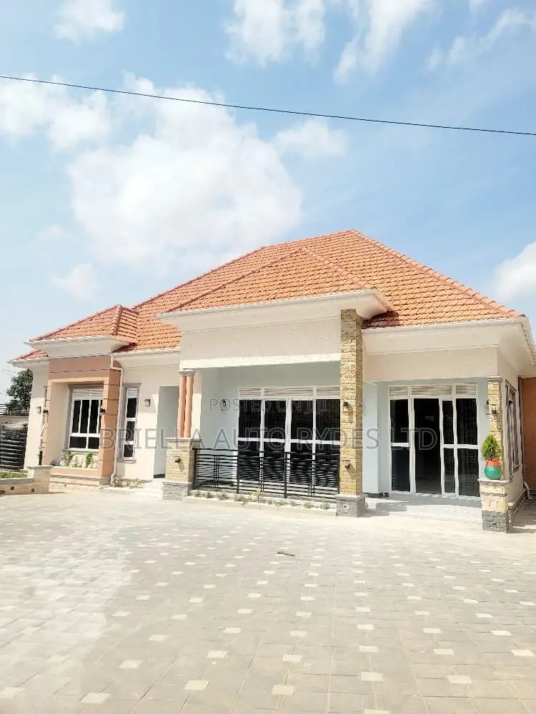 4bdrm Bungalow in Ssisa for sale