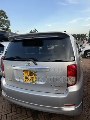 Toyota Corolla Rumion Hatchback 1.5 FWD 2009 Silver