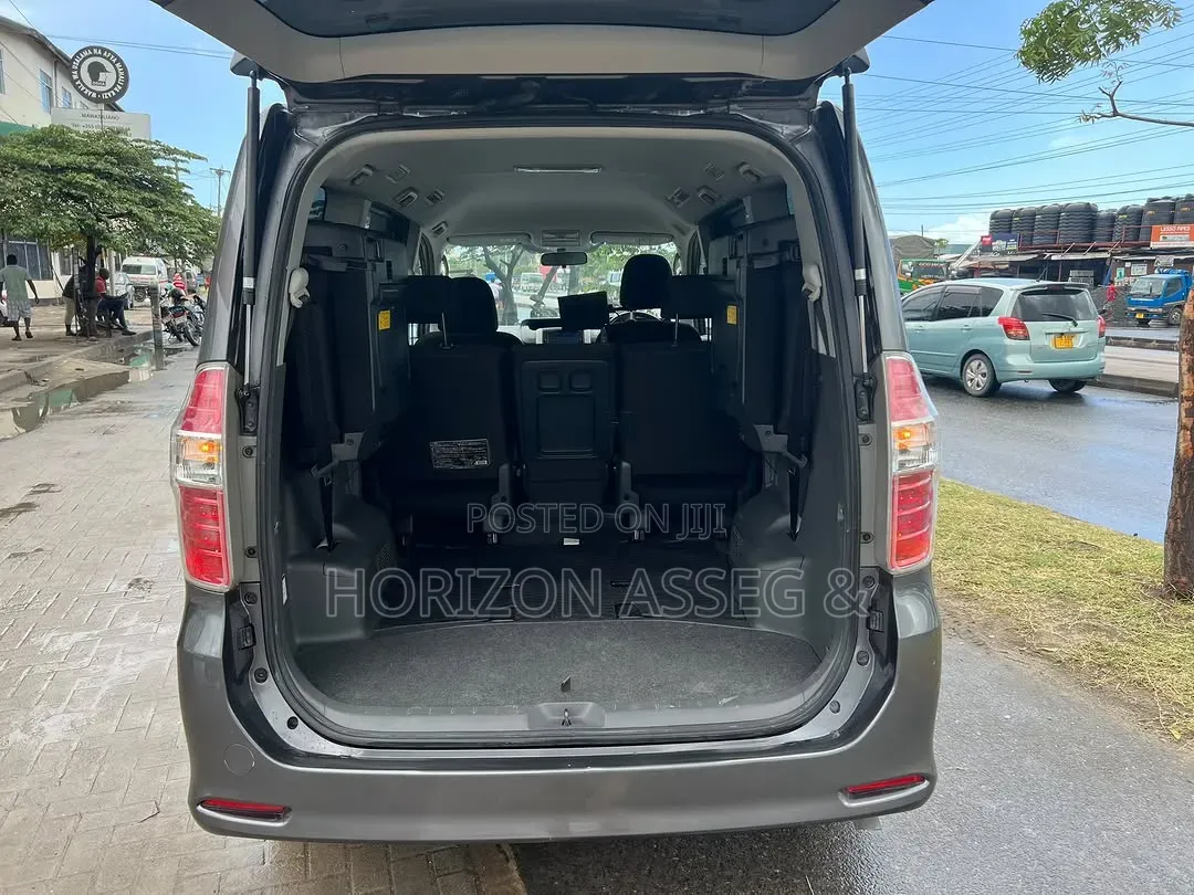Toyota Noah 2.0 158hp AWD (7 Seater) 2012 Teal