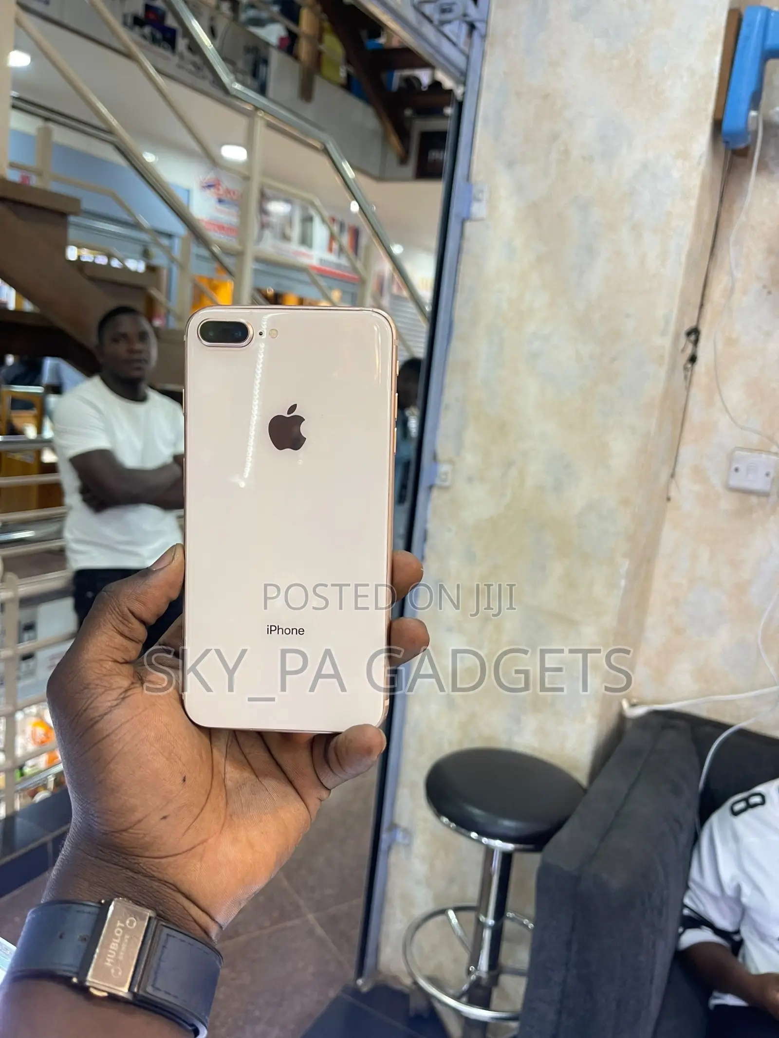 New Apple iPhone 8 Plus 64 GB Pink