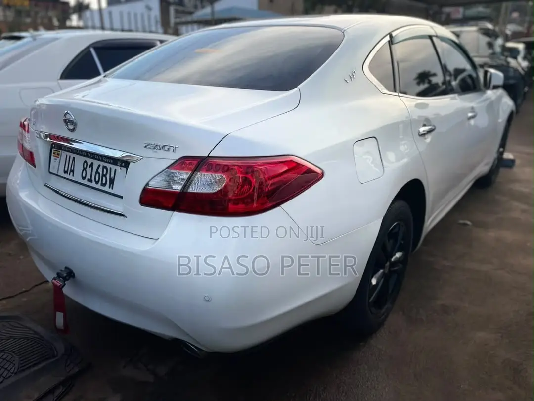 Nissan Fuga 2012 White