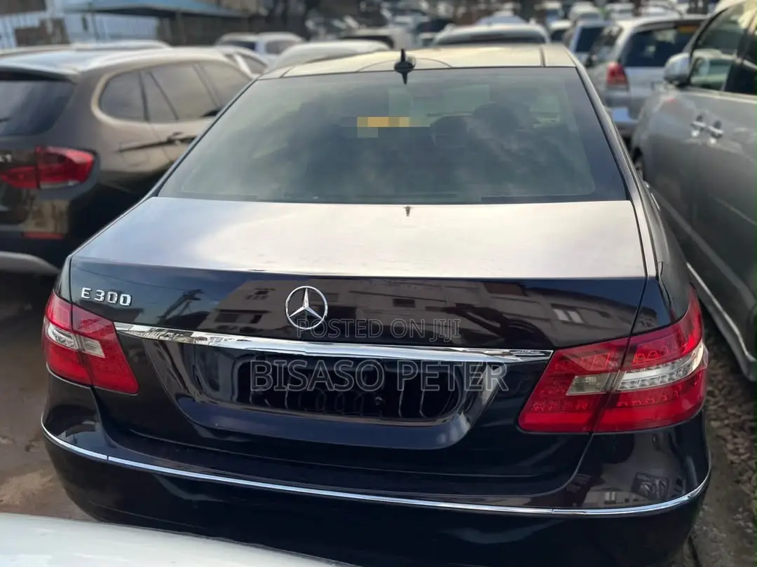 Mercedes-Benz E300 2011 Black