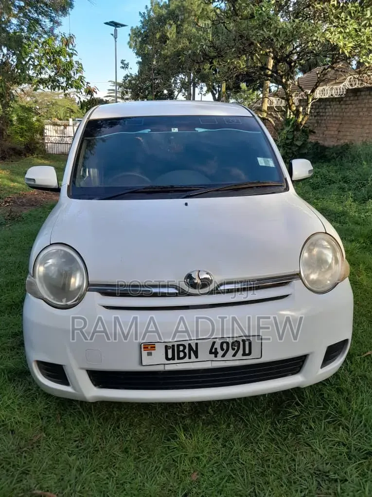 Toyota Sienta 2008 Off white