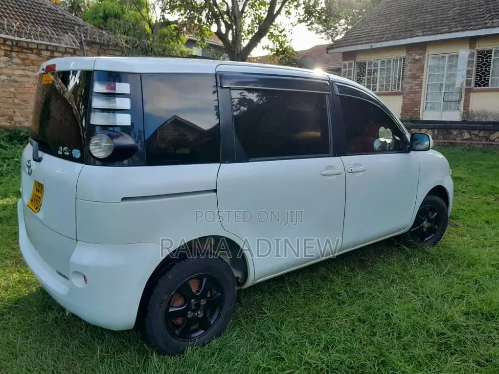Toyota Sienta 2008 Off white