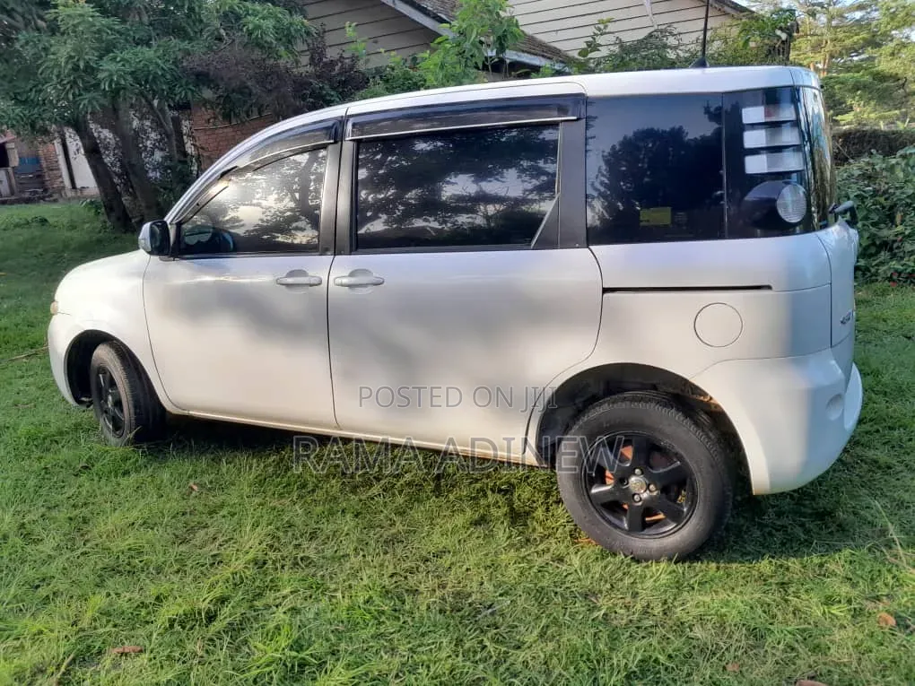 Toyota Sienta 2008 Off white