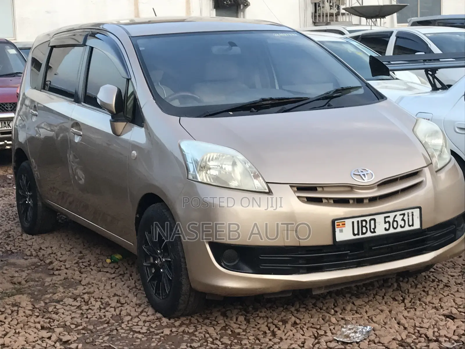 Toyota Passo Sette 2009 Gold