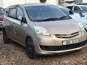 Toyota Passo Sette 2009 Gold