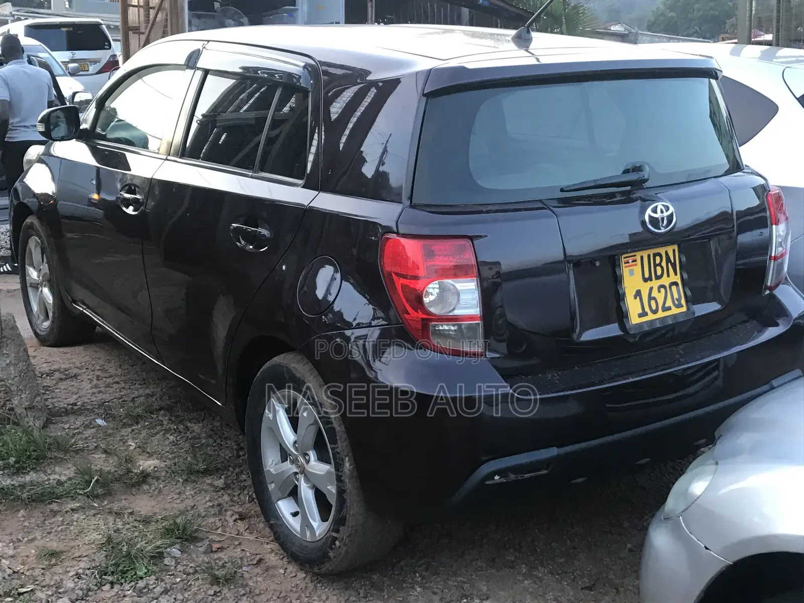 Toyota IST 2009 Maroon