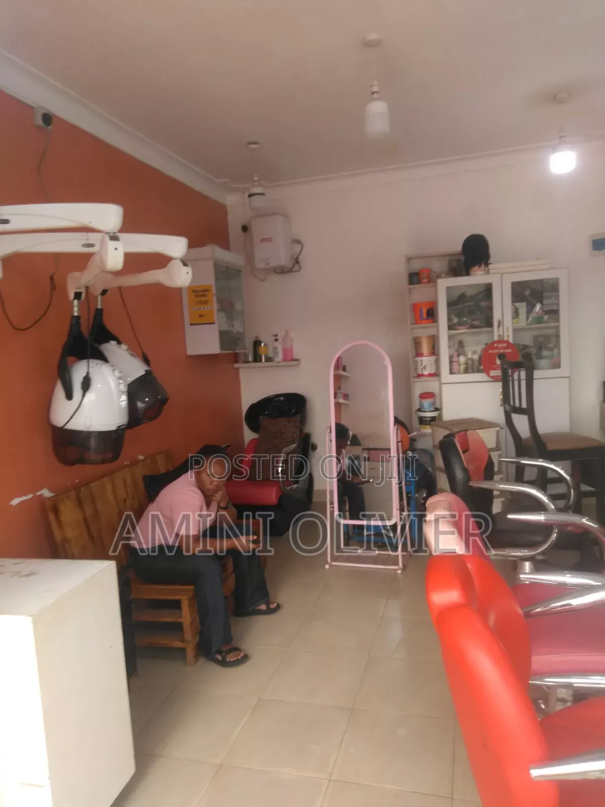 Usisex Salon Equipment