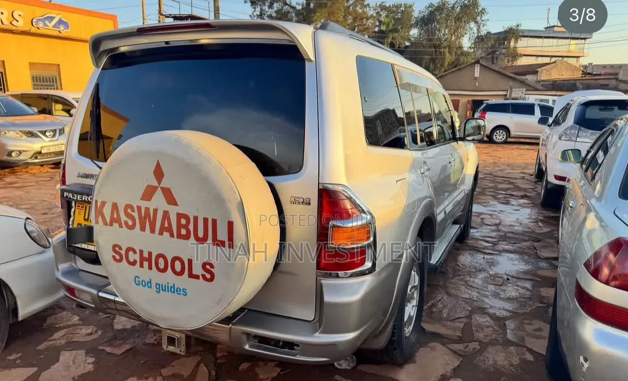 Mitsubishi Pajero 2009 Silver