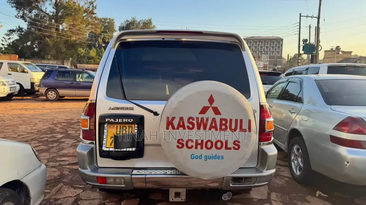 Mitsubishi Pajero 2009 Silver
