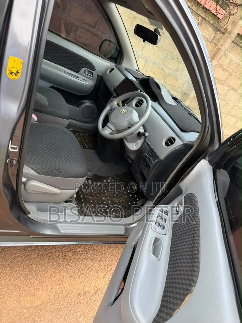 Toyota Sienta 2008 Gray