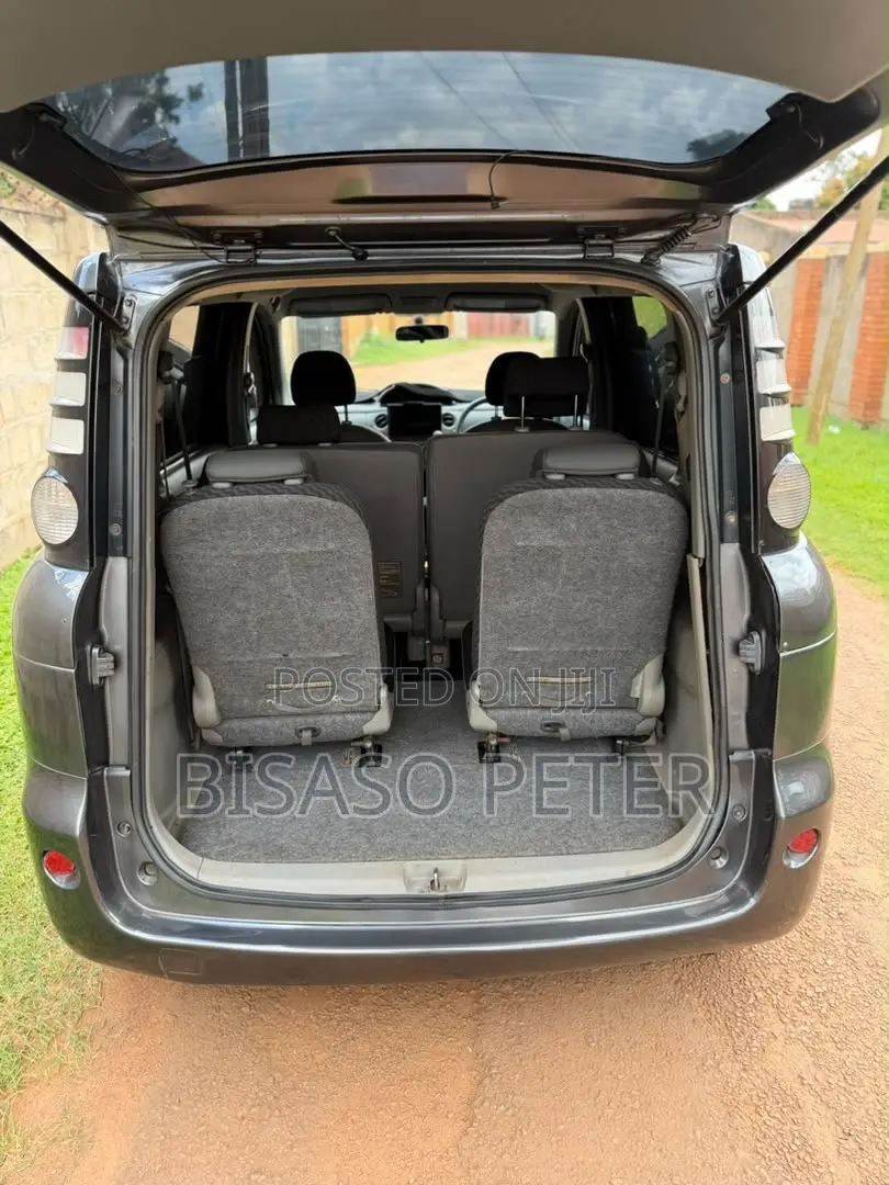 Toyota Sienta 2008 Gray