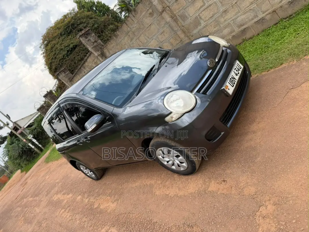 Toyota Sienta 2008 Gray