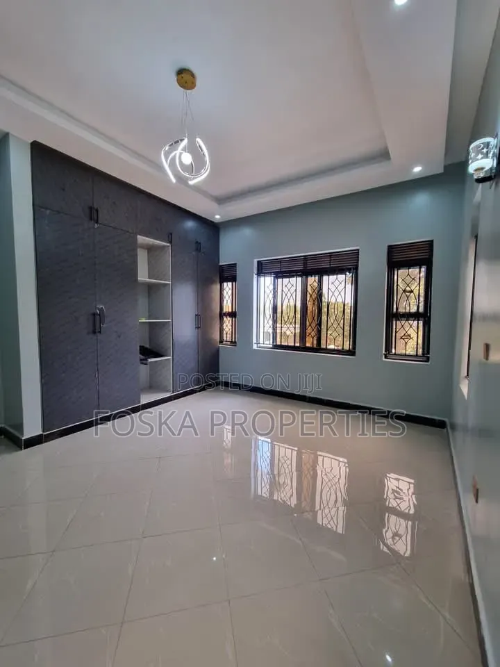 3bdrm Apartment in Muyenga, Central Division for rent