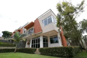 3bdrm Duplex in Kololo Estate, Central Division for rent