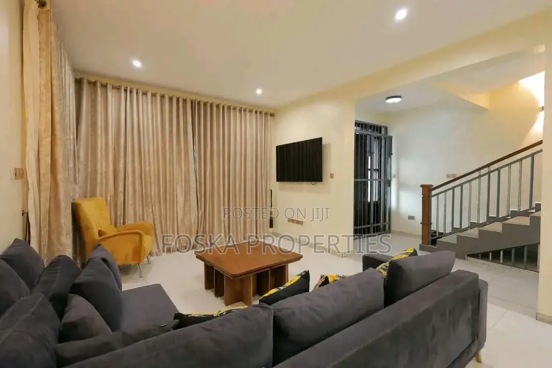 3bdrm Duplex in Kololo Estate, Central Division for rent