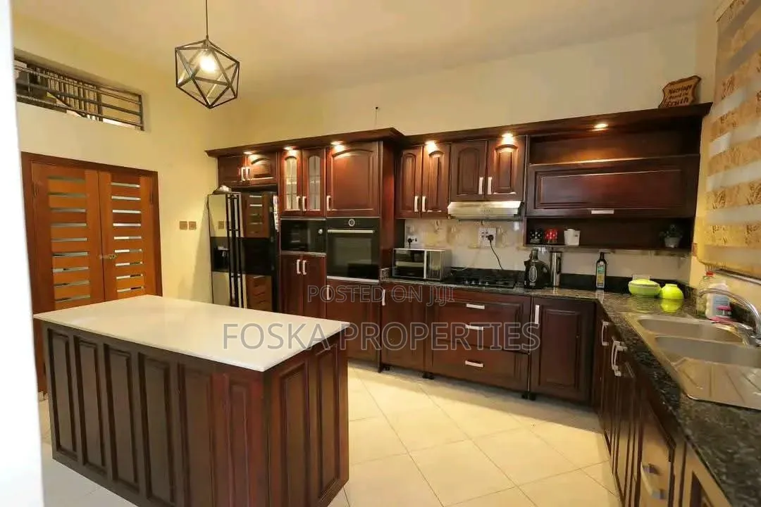 3bdrm Duplex in Kololo Estate, Central Division for rent