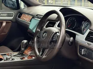 Volkswagen Touareg VR6 Lux 2012 Silver