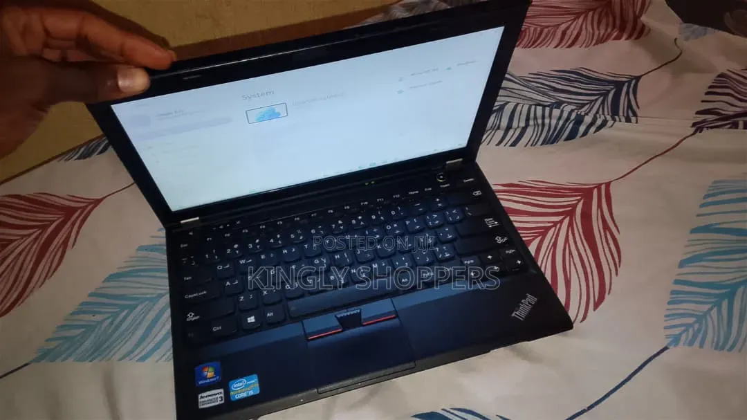 Laptop Lenovo ThinkPad X230 4GB Intel Core 5 HDD 320GB