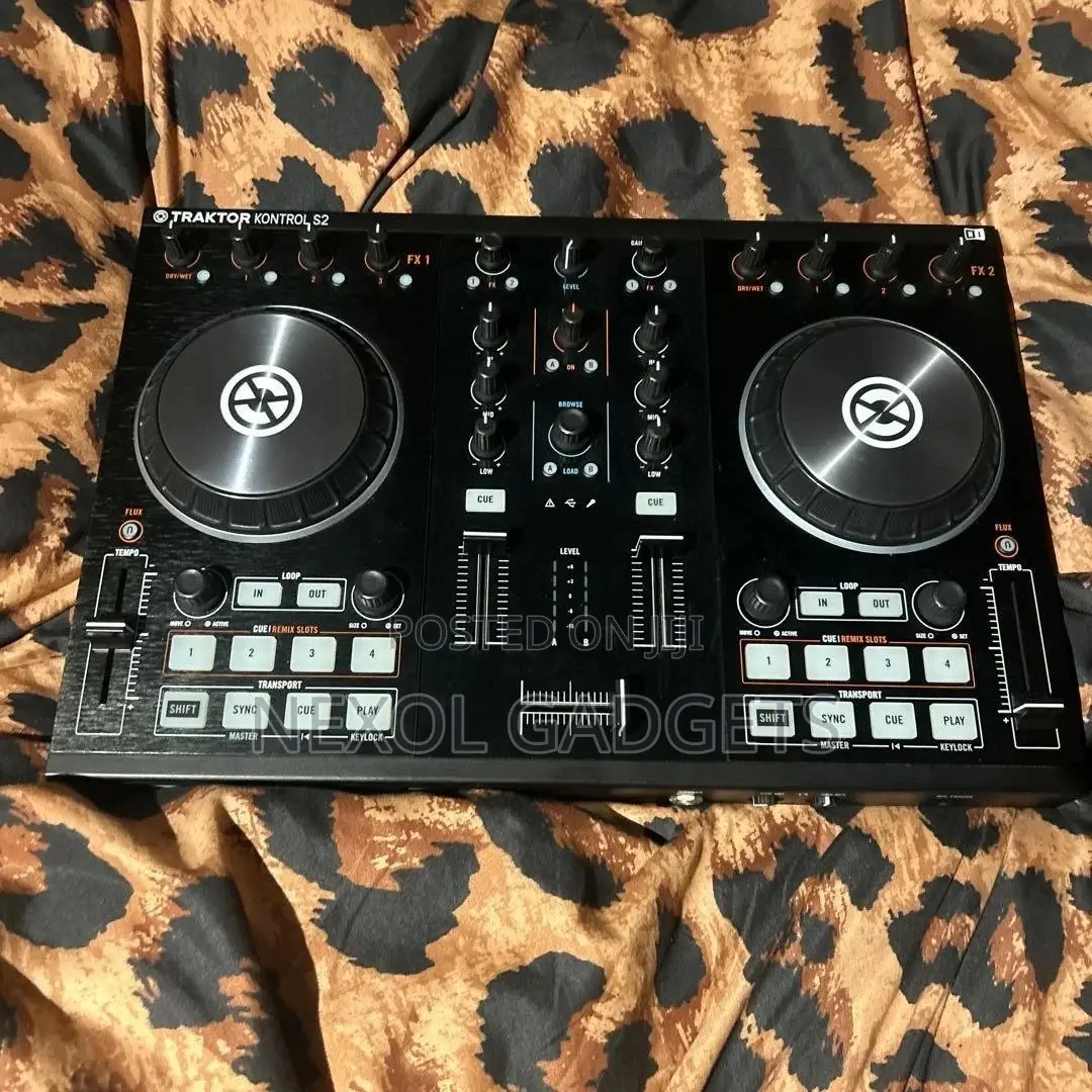 Traktor Dj Controller