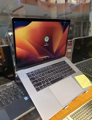 Laptop Apple MacBook Pro 2017 16GB Intel Core i7 SSD 512GB